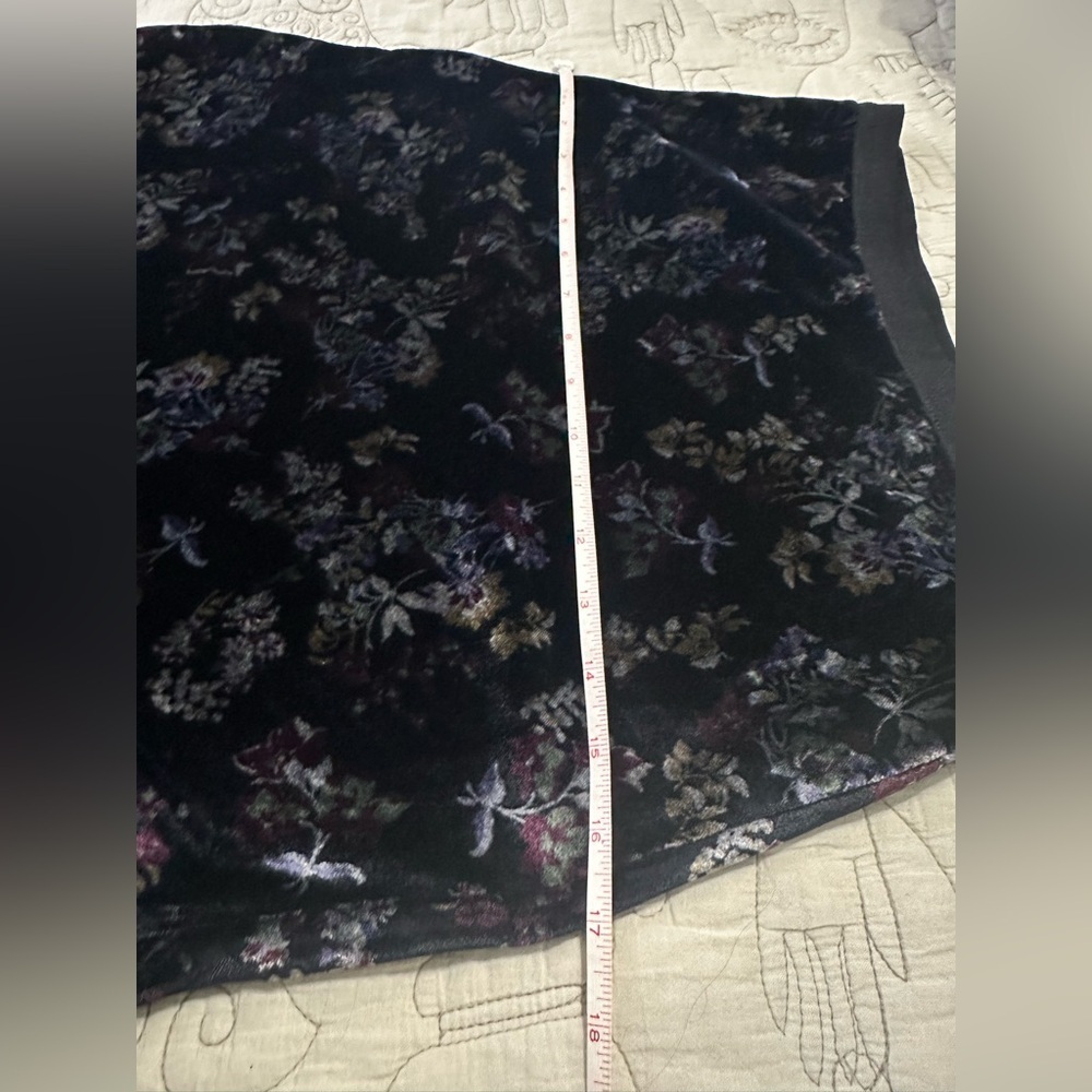 Gold Hawk Black Floral Velvet Lace Trim Skirt NWT Size Small - Picture 5 of 10